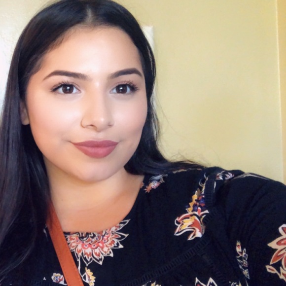 Meet your Posher, Gloria - Picture 1 of 1